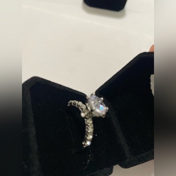 Elegant Sterling Silver White Topaz New Charms Unique Ring Size 9 - Picture 4 of 10